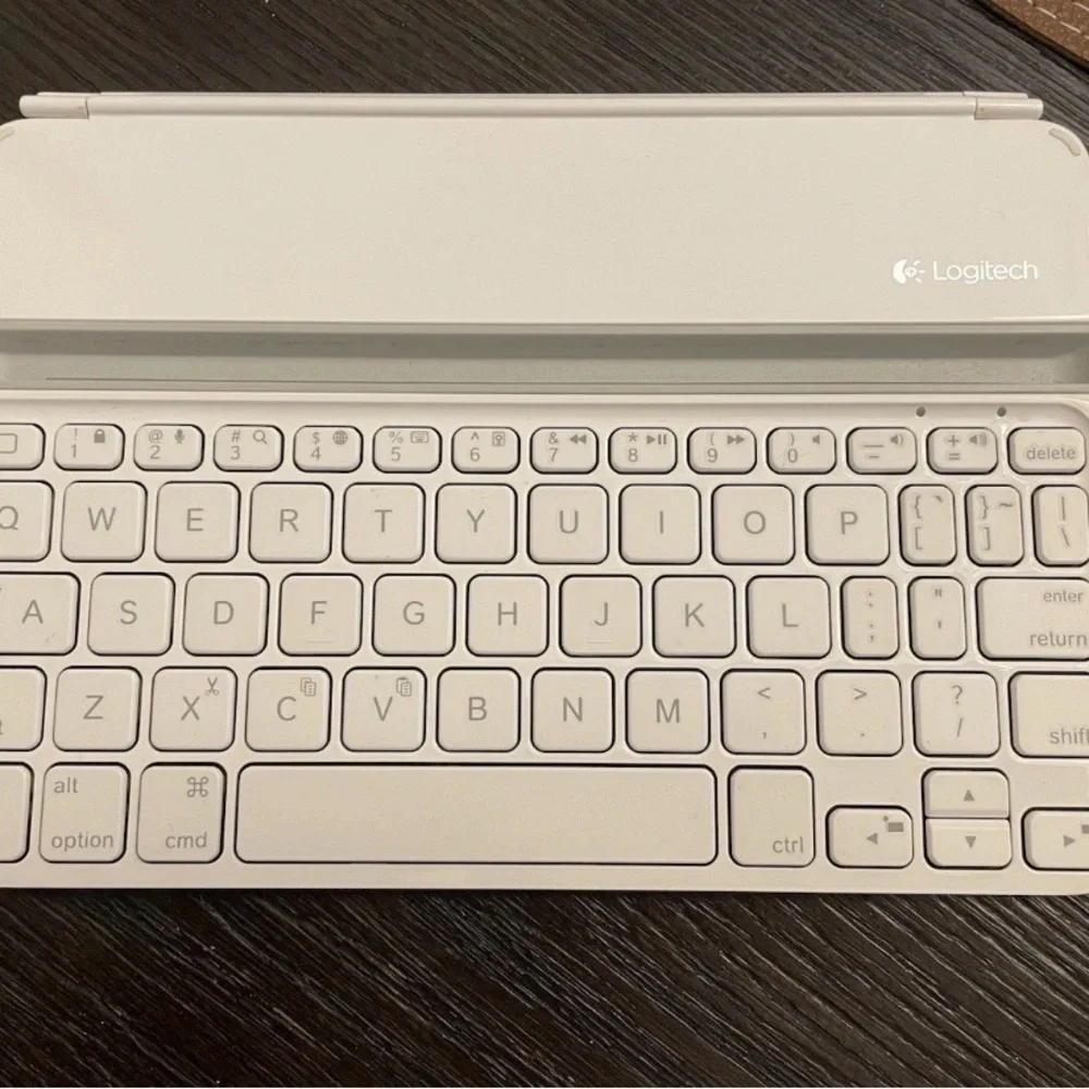 Logitech Ultrathin Keyboard Cover Mini for iPad mini - White, Missing Charger